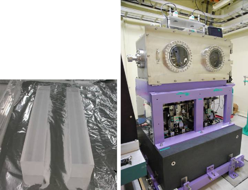 Fig. 4 Main body of ultrasmooth mirror to realize 1-μm-wide focused beam (left) and mirror adjustment system (right) 