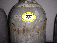 残ガス容器のステッカー貼付け例3
