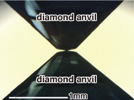 図3 ダイヤモンドアンビル (側面)