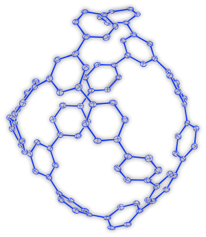 図3　X線結晶構造解析によって決定した「ボール状」三次元炭素ナノ分子の構造