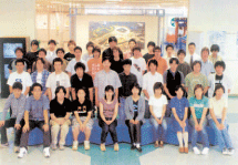 生徒全員集まれ！（放射光普及棟ロビーにて）