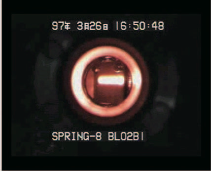 SPring-8で最初に観測された放射光。