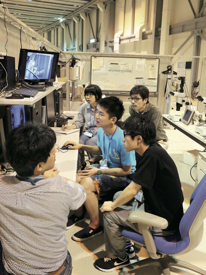 学ぶ学生達